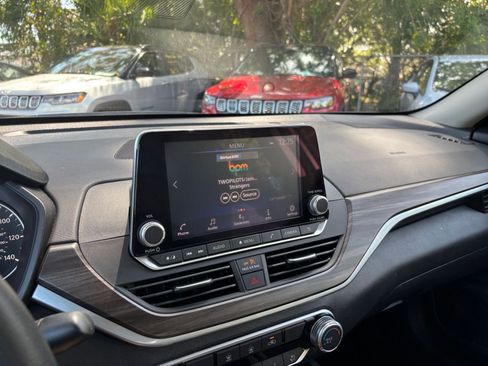 Used 2025 Nissan Altima 2.5 SV image 20