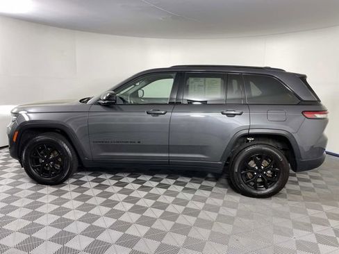 Used 2024 Jeep Grand Cherokee Altitude AWD/4WD image 5