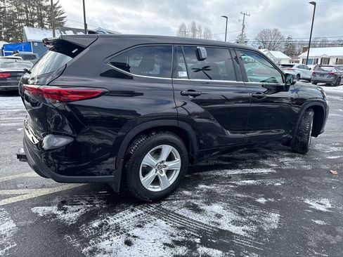 Used 2020 Toyota Highlander LE image 5