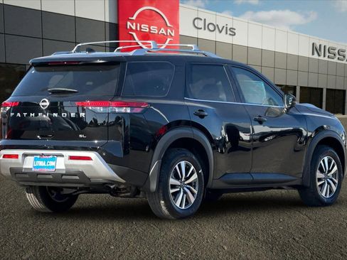 New 2025 Nissan Pathfinder SL image 3