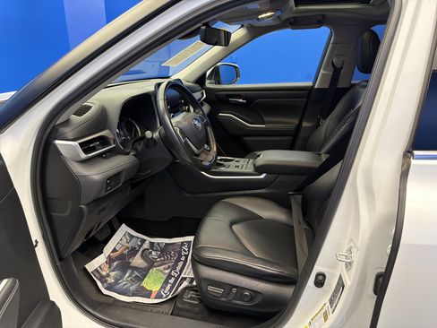 Used 2022 Toyota Highlander XLE image 13