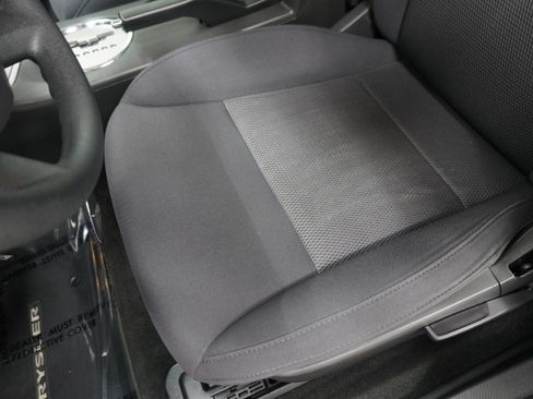 Used 2010 Chrysler Sebring Touring FWD image 11