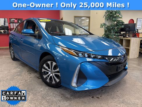 Used 2021 Toyota Prius Prime LE FWD image 1