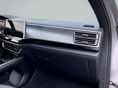 Used 2024 Volkswagen Atlas Cross Sport SE FWD image 26