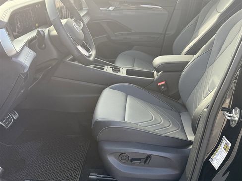 New 2026 Volkswagen Tiguan SE R-Line image 12