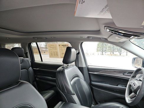 Used 2023 Jeep Grand Cherokee L Limited w/ Trailer Tow Group (B) image 13