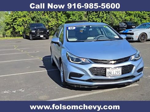 Used 2018 Chevrolet Cruze LT w/ Convenience Package FWD image 3