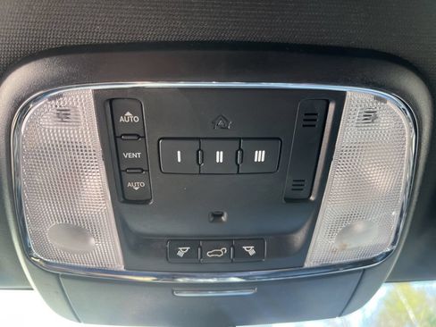 Used 2018 Jeep Grand Cherokee Limited AWD/4WD image 23