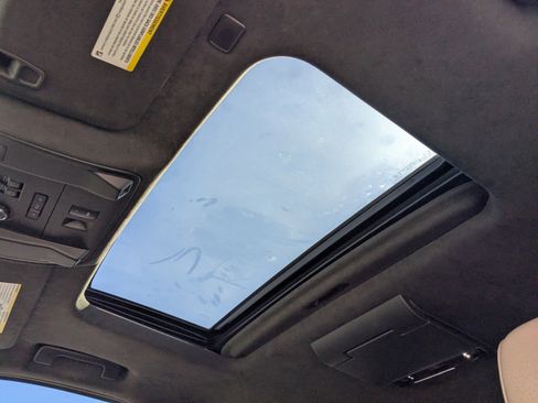 Used 2017 Cadillac Escalade Platinum image 24