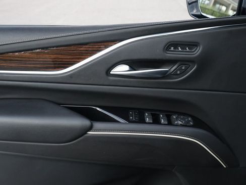 Used 2021 Cadillac Escalade Premium Luxury w/ LPO, Illumination Package image 33