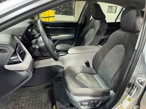 Used 2018 Toyota Camry LE FWD image 14
