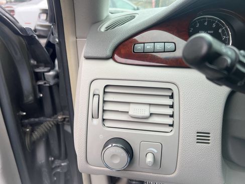 Used 2007 Buick Lucerne CXL image 30