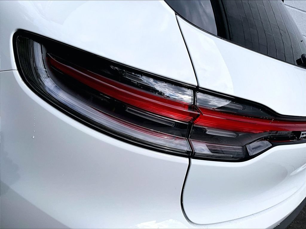 Certified 2026 Porsche Macan AWD/4WD image 31