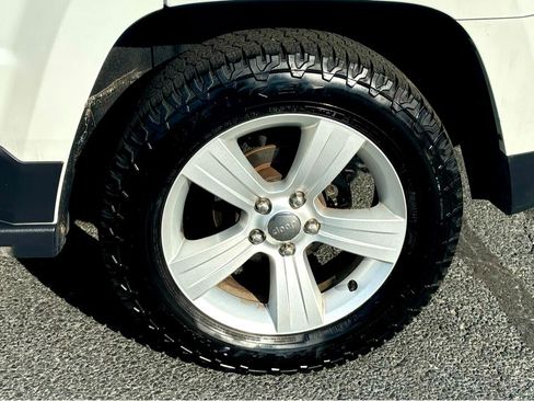 Used 2015 Jeep Patriot Latitude image 9