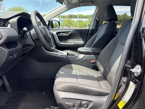 Used 2025 Toyota RAV4 XLE FWD image 10