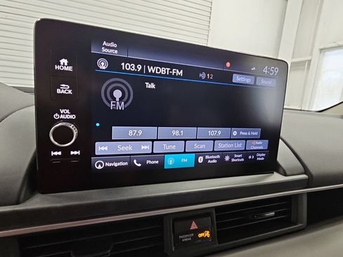 Used 2024 Honda Pilot Touring image 16