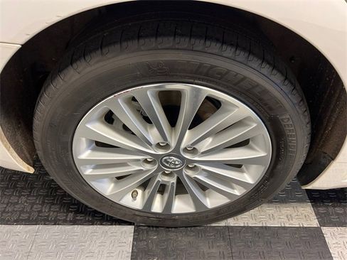 Used 2015 Toyota Avalon XLE Touring image 14