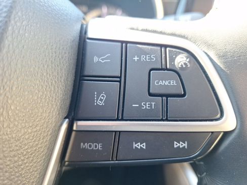 Used 2024 Toyota Highlander LE image 21