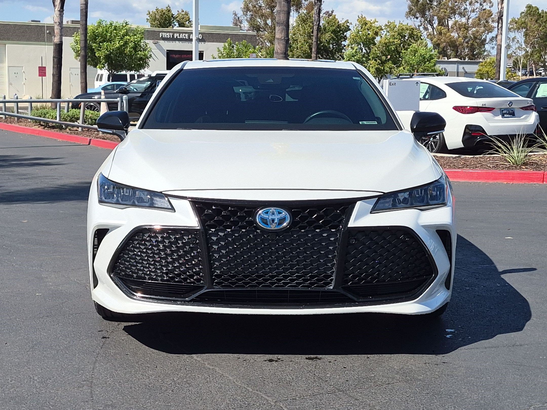 Used 2022 Toyota Avalon XSE FWD image 3