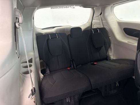 Used 2023 Chrysler Voyager LX image 30