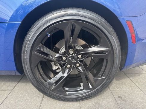 Used 2021 Chevrolet Camaro LT w/ RS Package image 9