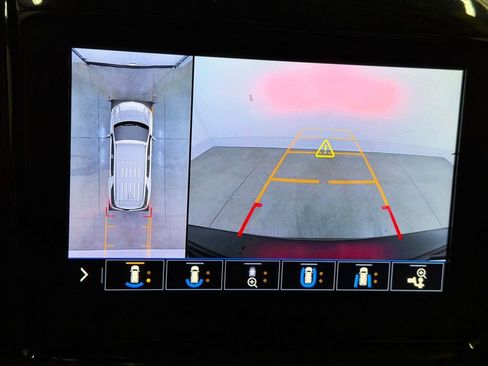 Used 2021 Chevrolet Traverse RS image 40