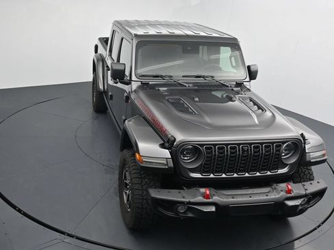 Used 2025 Jeep Gladiator Rubicon AWD/4WD image 24