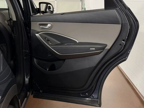 Used 2017 Hyundai Santa Fe AWD image 39