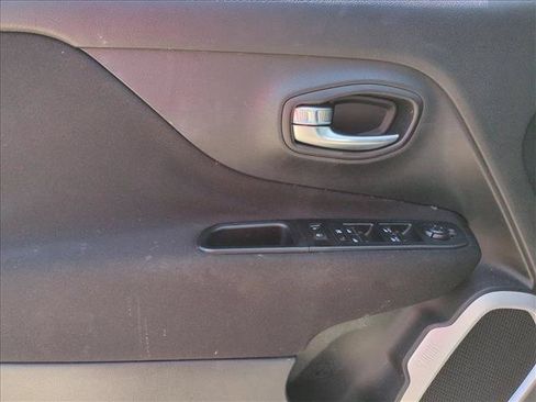Used 2018 Jeep Renegade Sport w/ Power & Air Group FWD image 8
