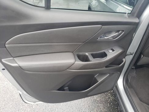 Used 2023 Chevrolet Traverse LT image 17