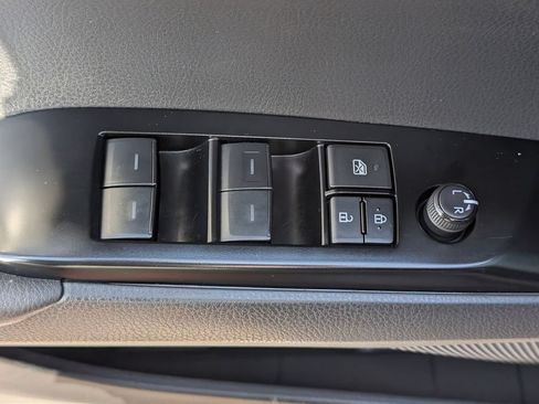 Used 2025 Toyota Camry SE FWD image 13