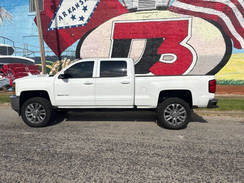 Used 2019 Chevrolet Silverado 2500 LT AWD/4WD image 3