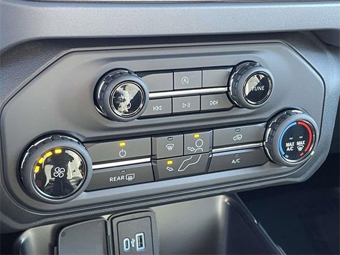 Used 2025 Ford Bronco Base image 20