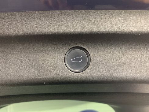 Used 2022 Tesla Model Y Performance image 38