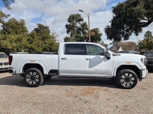 New 2026 GMC Sierra 2500 Denali w/ Denali Reserve Package image 4