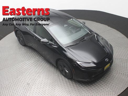 Used 2023 Toyota Prius LE FWD image 3