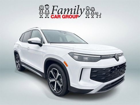 New 2026 Volkswagen Tiguan SE image 2