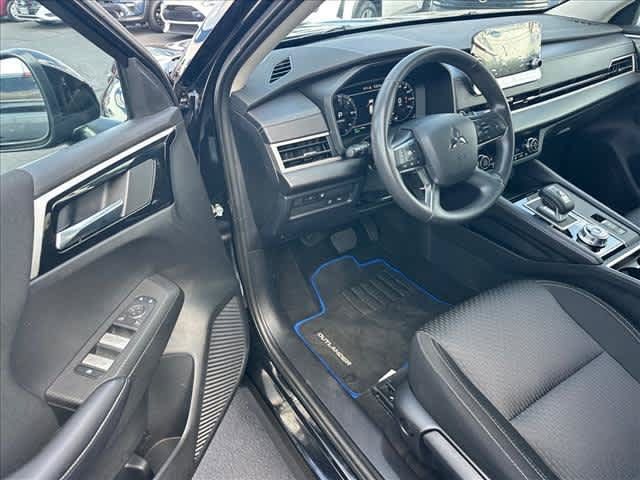 Used 2025 Mitsubishi Outlander ES AWD/4WD image 11