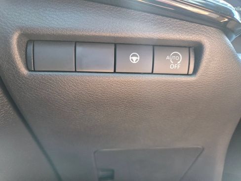 Used 2025 Nissan Kicks SR FWD image 12