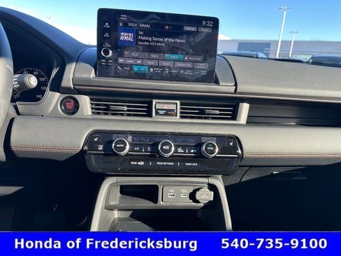 Certified 2025 Honda Pilot TrailSport image 24