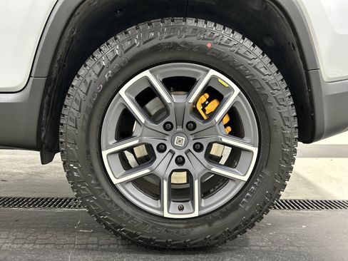 Used 2022 Rivian R1T Adventure image 10