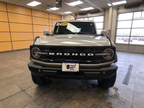New 2026 Ford Bronco Outer Banks w/ Sasquatch Package AWD/4WD image 2
