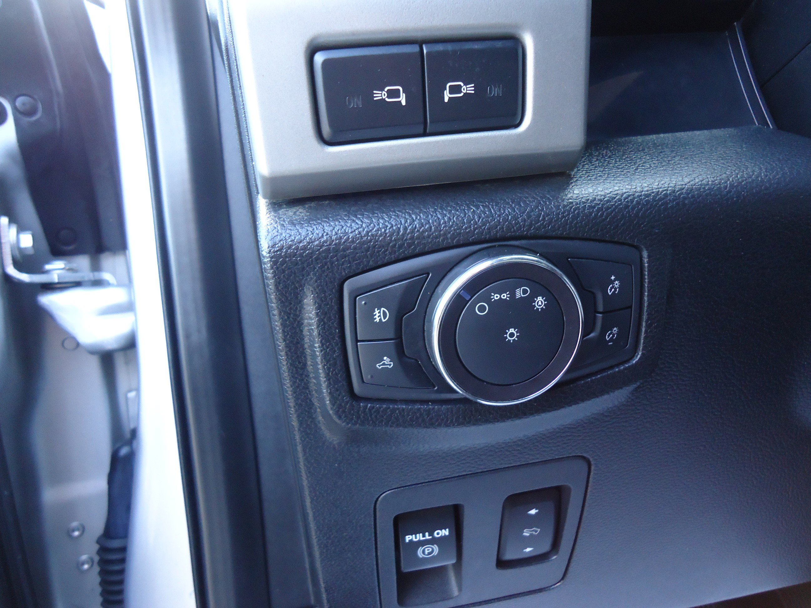 Used 2019 Ford F150 Lariat w/ Equipment Group 502A Luxury AWD/4WD image 16