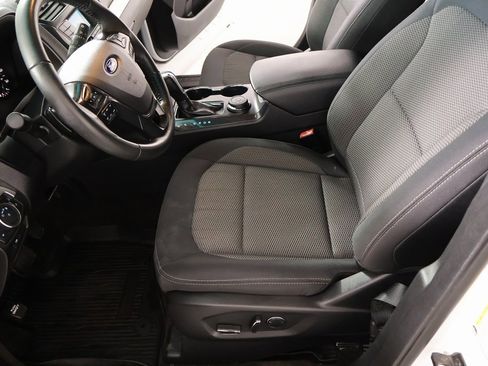 Used 2017 Ford Explorer XLT image 10