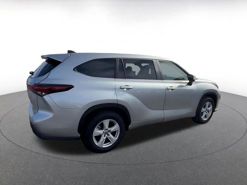 Used 2025 Toyota Highlander LE image 15