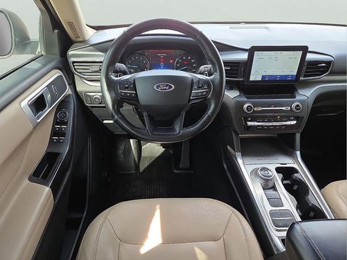 Used 2020 Ford Explorer XLT w/ Equipment Group 202A image 11