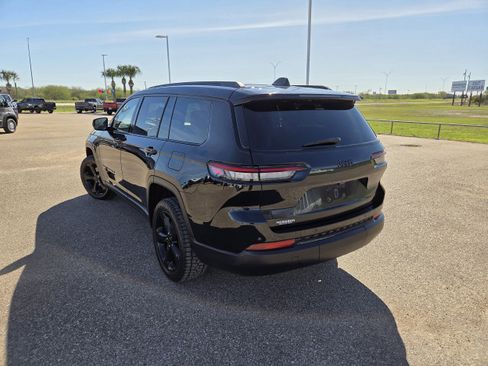 Used 2023 Jeep Grand Cherokee L Laredo image 5