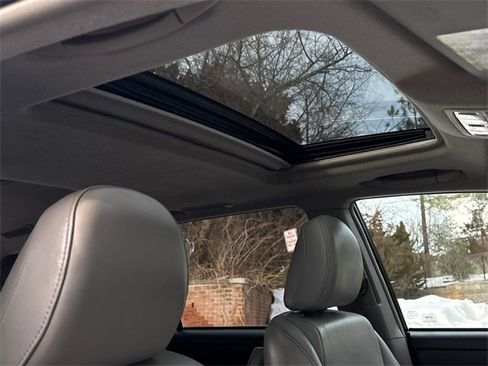 Used 2011 Toyota Highlander SE image 9