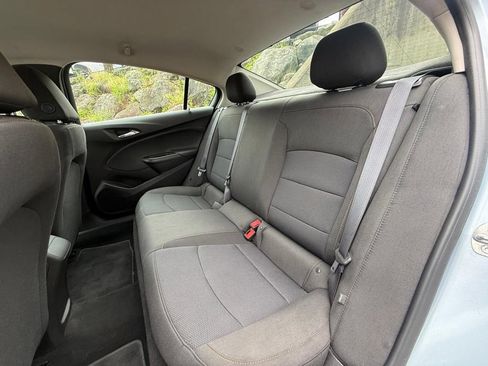 Used 2017 Chevrolet Cruze LS FWD image 20
