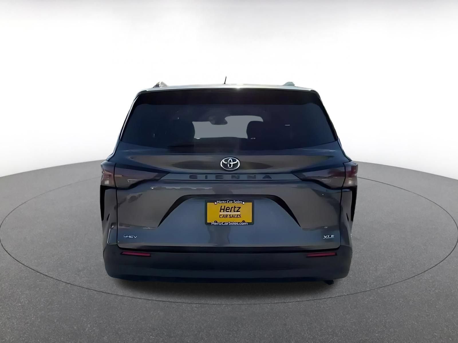 Used 2025 Toyota Sienna XLE FWD image 12